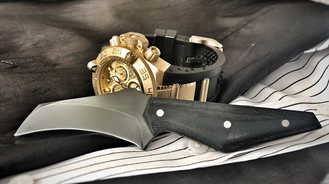 It ain’t easy being top dog, but this blade makes everyday carry a little easier.